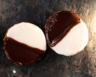 Oberlander Black &amp; White Cookies Passover